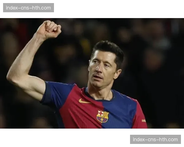 莱万传记作者透露，波兰前锋巴萨未来存疑